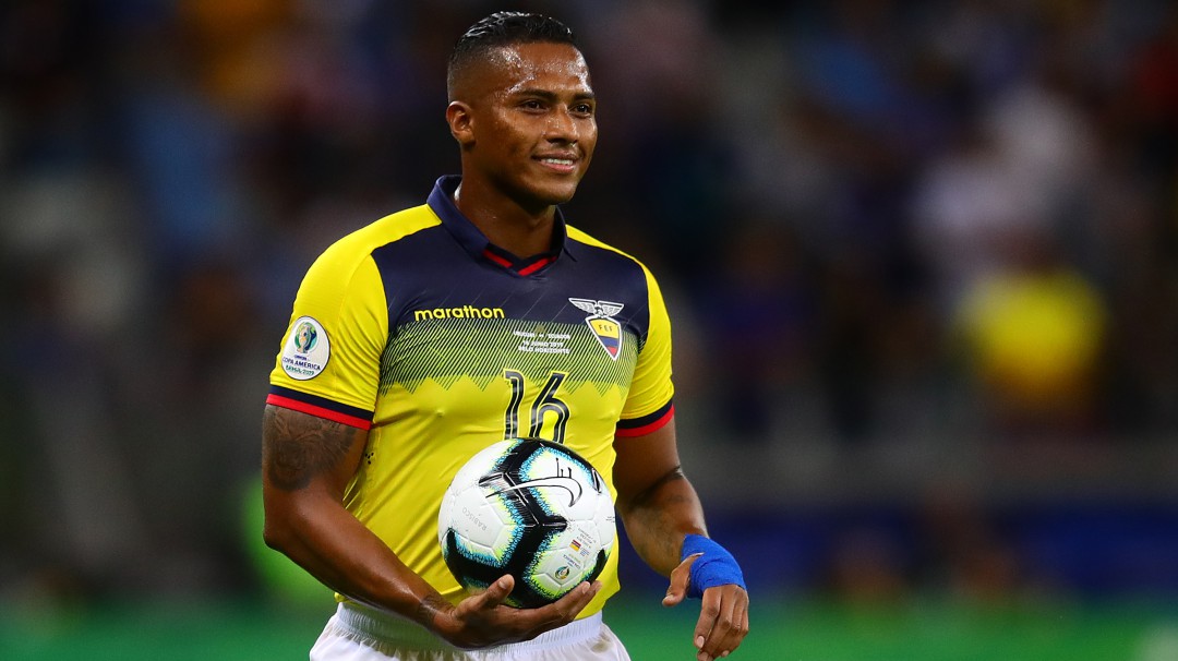 Antonio Valencia, figura del fútbol ecuatoriano, anunció su retiro oficial