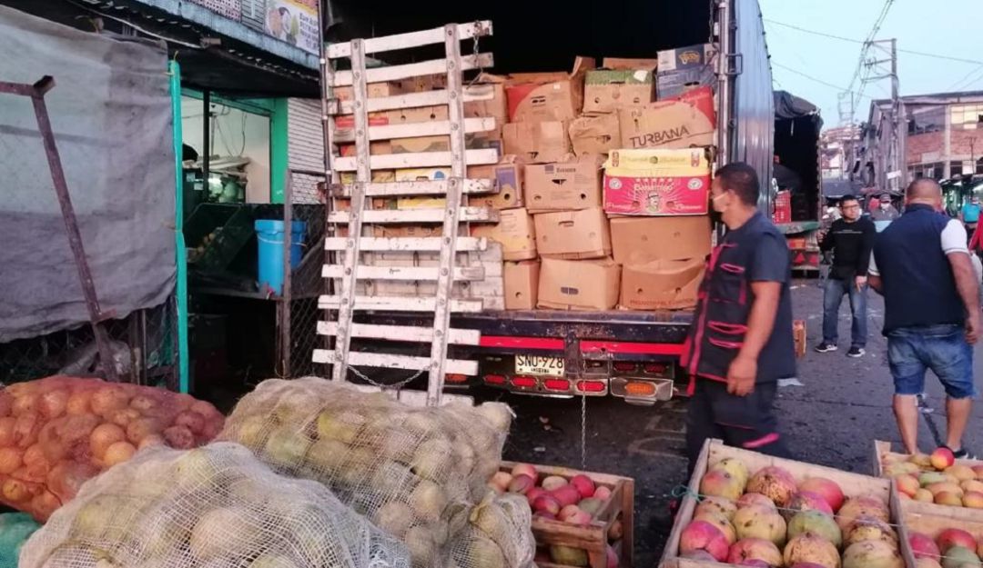 Abastecimiento de alimentos en la Plaza de Mercado Abastecimiento de alimentos en la Plaza de Mercado