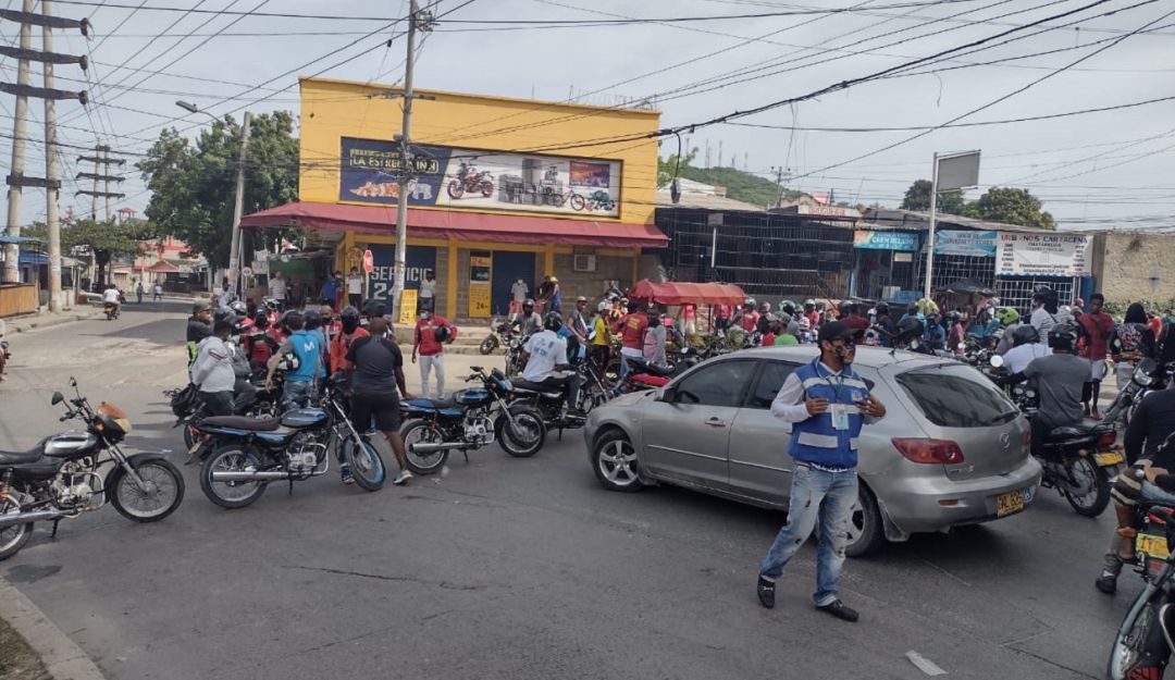 El gremio de transportadores asegura que no permitirán prohibiciones para circular por la Avenida Pedro de Heredia y El Bosque El gremio de transportadores asegura que no permitirán prohibiciones para circular por la Avenida Pedro de Heredia y El Bosque