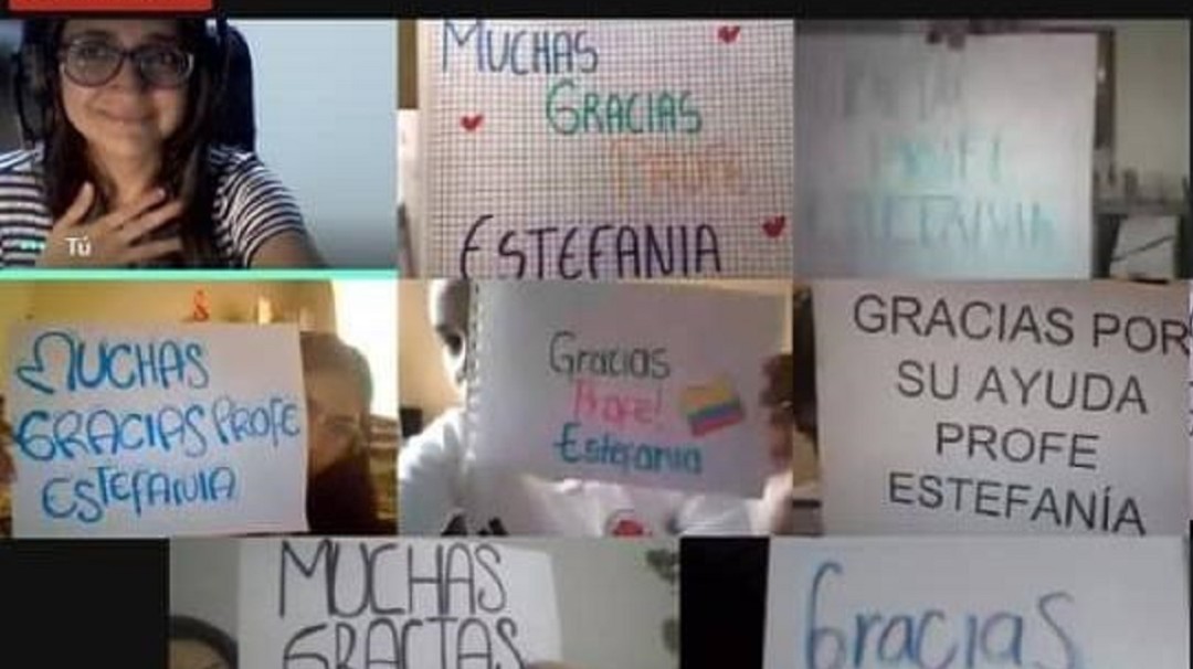 Estudiantes agradecen a docente que ayudó a detenidos en marchas