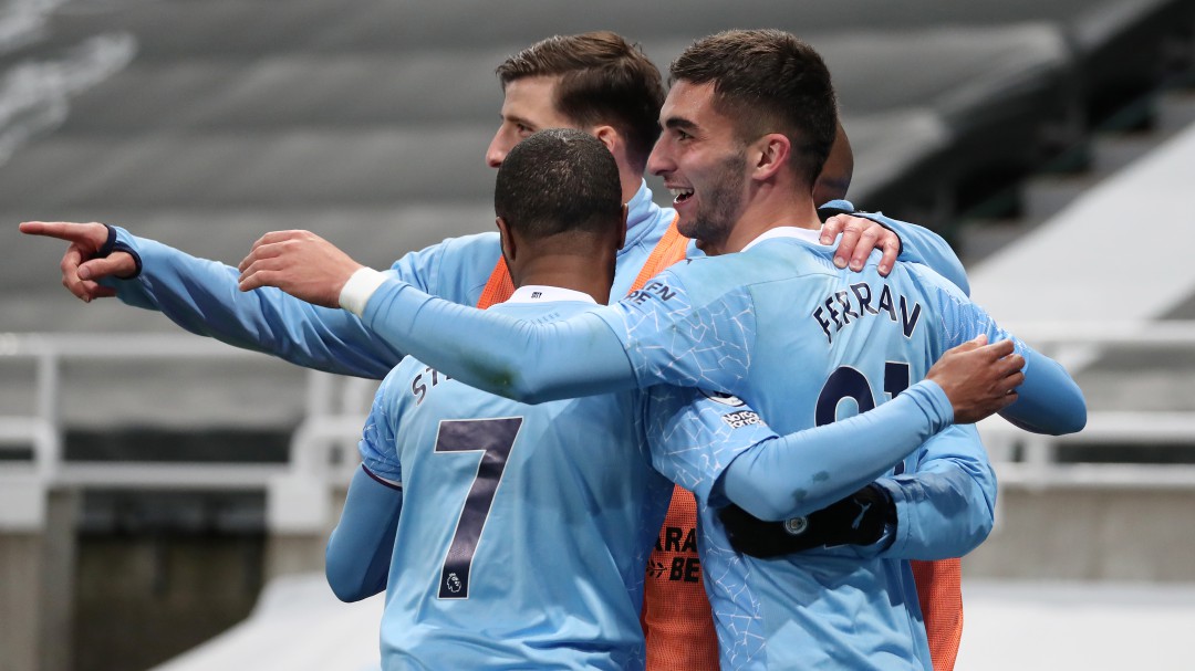 Un triplete de Torres le permite al City celebrar su título con victoria