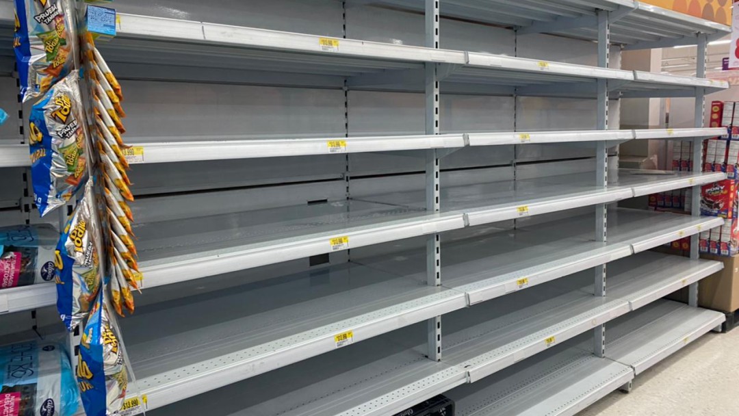 Pasto con escasez de gasolina y productos