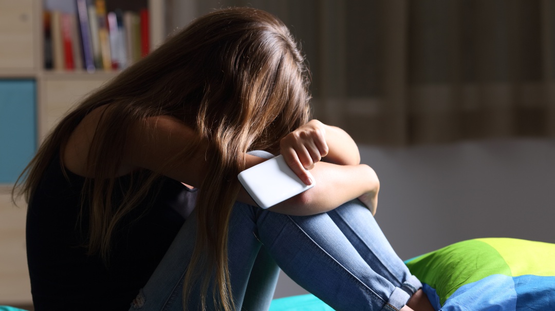 Más de 50% de menores que bloquearon acosadores fueron contactados otra vez