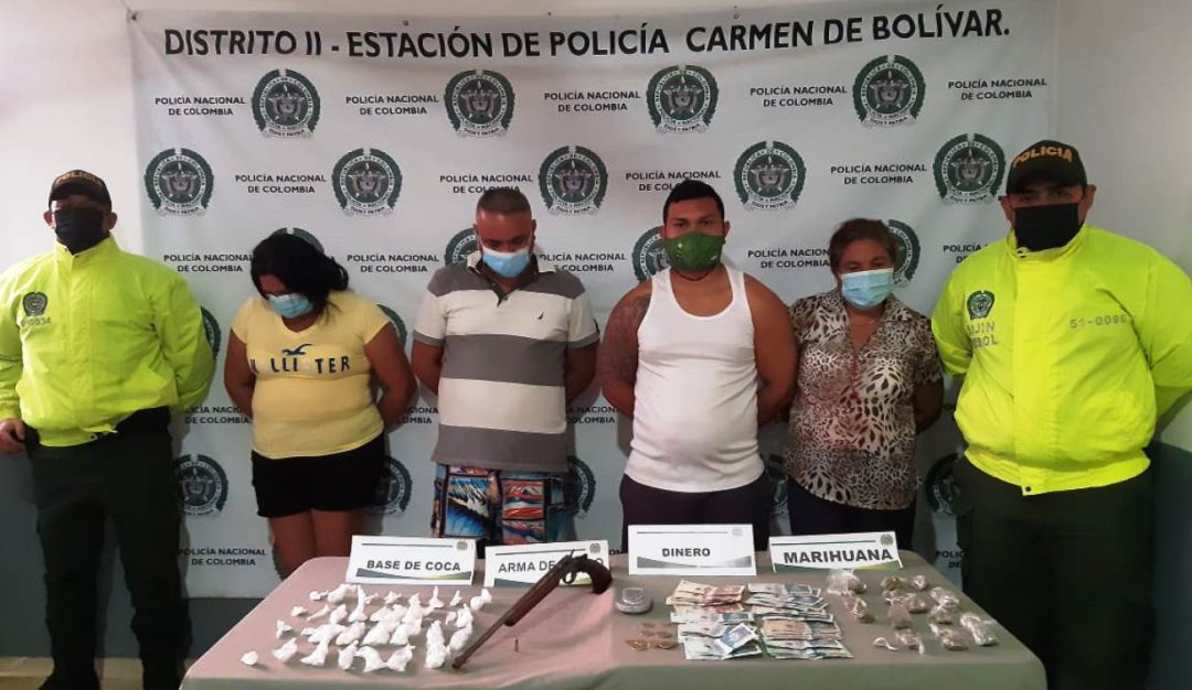 El operativo se desplegó en el municipio El Carmen de Bolívar. Dentro de los cuatro capturados hay dos mujeres El operativo se desplegó en el municipio El Carmen de Bolívar. Dentro de los cuatro capturados hay dos mujeres
