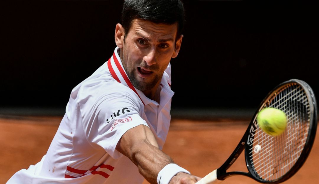 Djokovic gana a Tsitsipas y vuela a las semifinales de Masters 1000 de Roma Djokovic gana a Tsitsipas y vuela a las semifinales de Masters 1000 de Roma