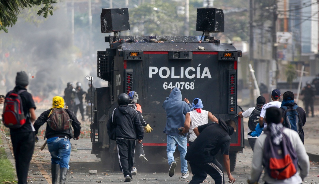 Un muerto y veinte heridos dejan desmanes en Popayán Un muerto y veinte heridos dejan desmanes en Popayán