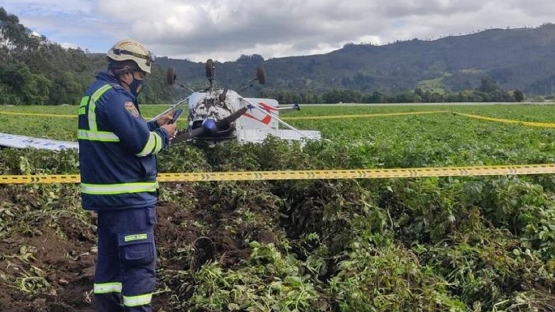 Avioneta con dos pasajeros cayó en un cultivo en Tenjo, Cundinamarca