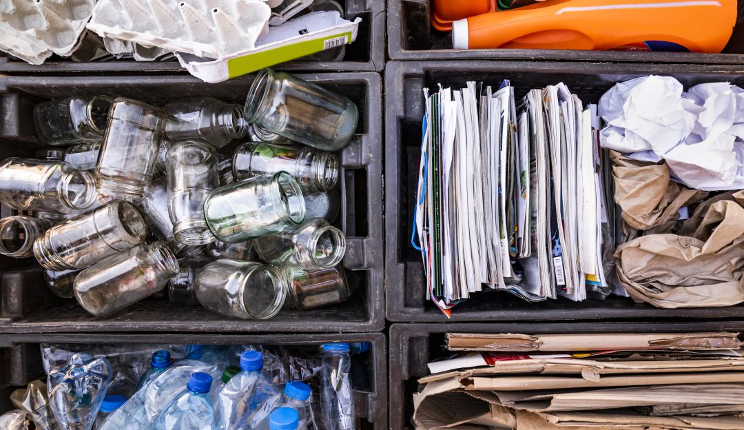 La organización y distribución del material reciclaje se hace desde casa. La organización y distribución del material reciclaje se hace desde casa.