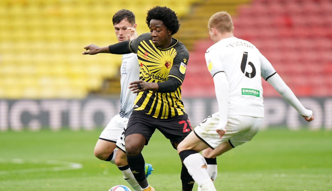 Carlos Sánchez se va del Watford FC tras conseguir el ascenso Carlos Sánchez se va del Watford FC tras conseguir el ascenso