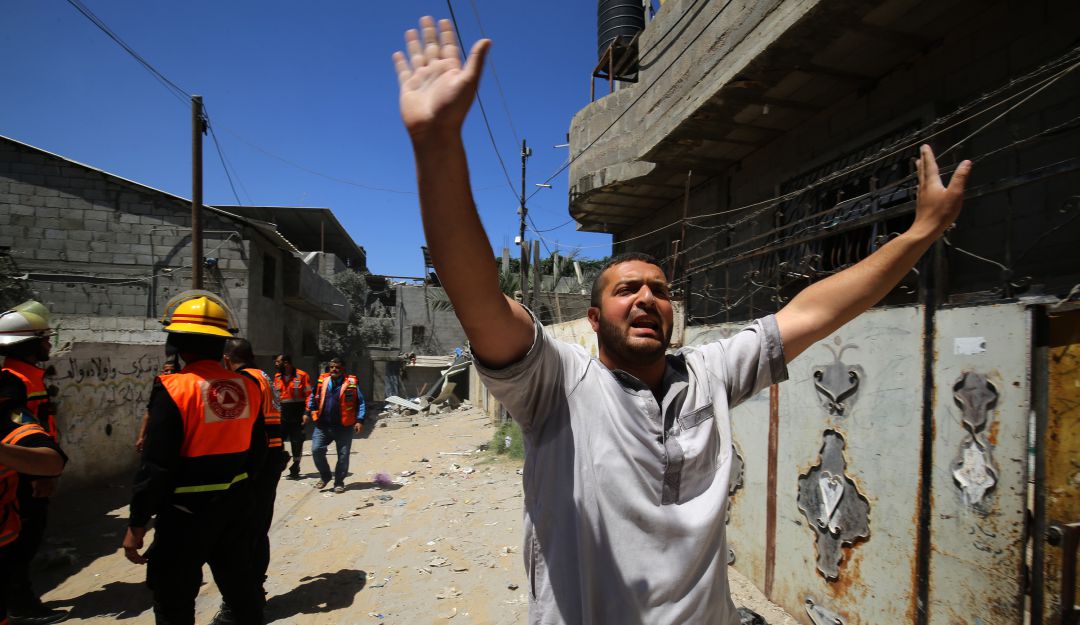 Socorristas y habitantes de Gaza Socorristas y habitantes de Gaza