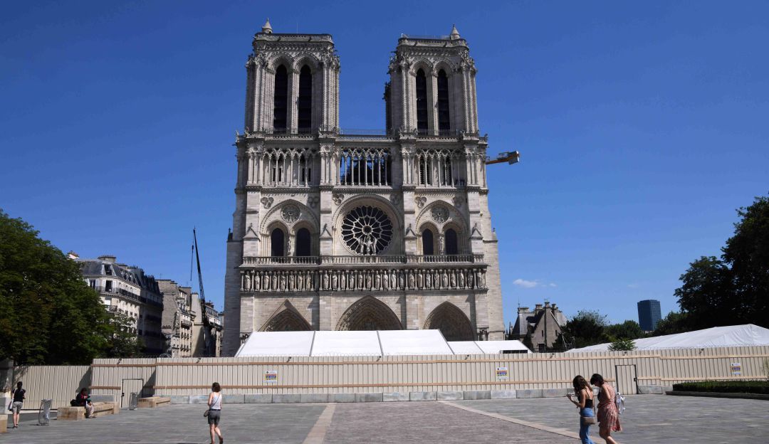 Plaza de la Catedral de Notre Dame en París Plaza de la Catedral de Notre Dame en París