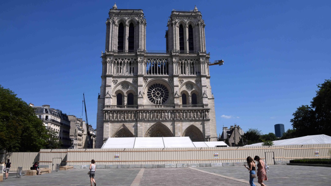 Cierran la plaza de Notre Dame en París por contaminación de plomo