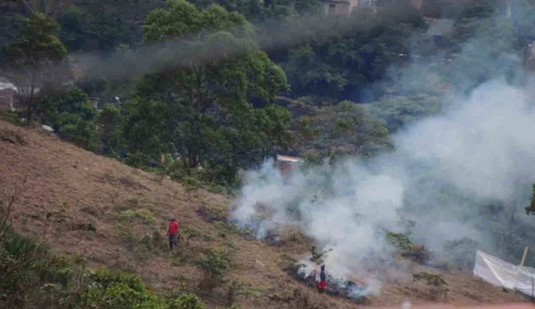 Más de diez sectores rurales han registrado la presencia de grupos movilizados para que talen, quemen y cerquen lotes en las zonas anexas a los cerros. Más de diez sectores rurales han registrado la presencia de grupos movilizados para que talen, quemen y cerquen lotes en las zonas anexas a los cerros.
