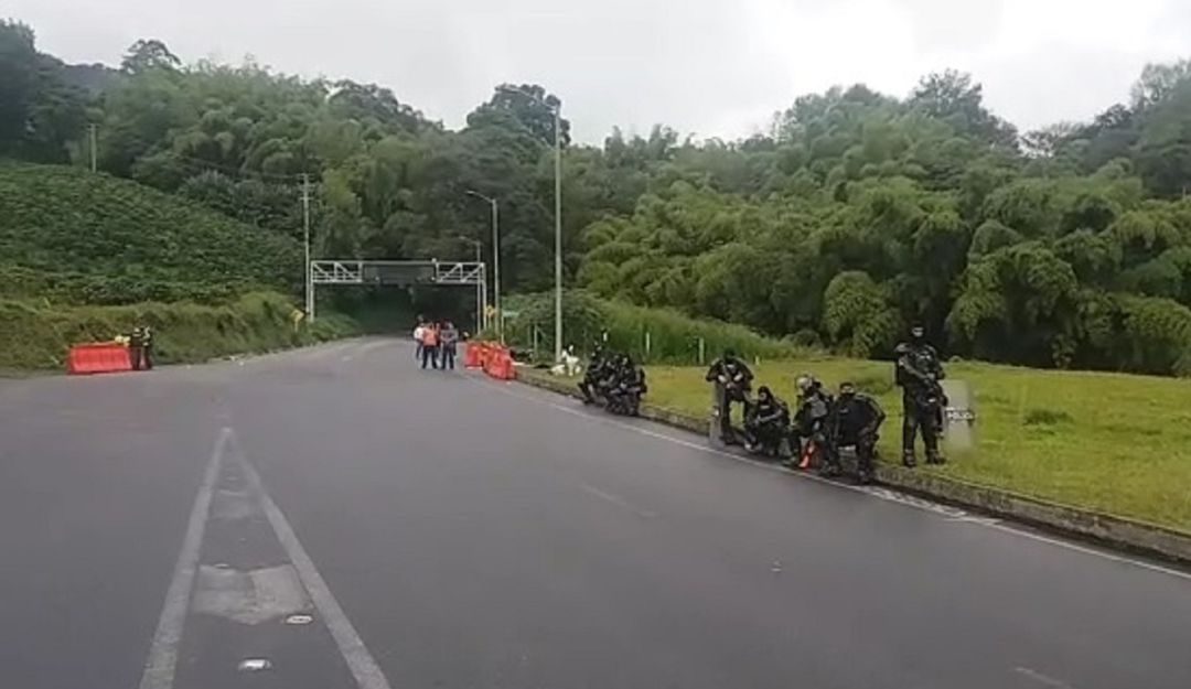 A esta hora hay personal de Policía y Ejército a lo largo de la carretera A esta hora hay personal de Policía y Ejército a lo largo de la carretera