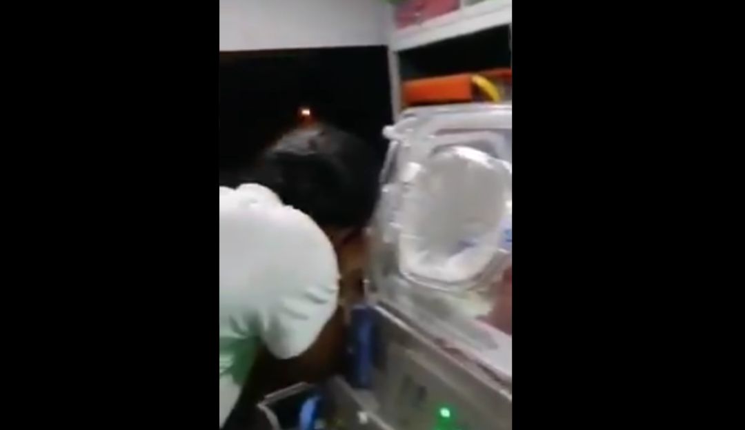 Ambulancia en medio de los bloqueos Ambulancia en medio de los bloqueos