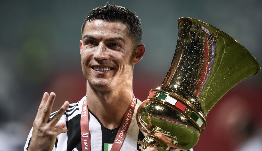 Cristiano Ronaldo festeja el título de la Copa Italia. Cristiano Ronaldo festeja el título de la Copa Italia.