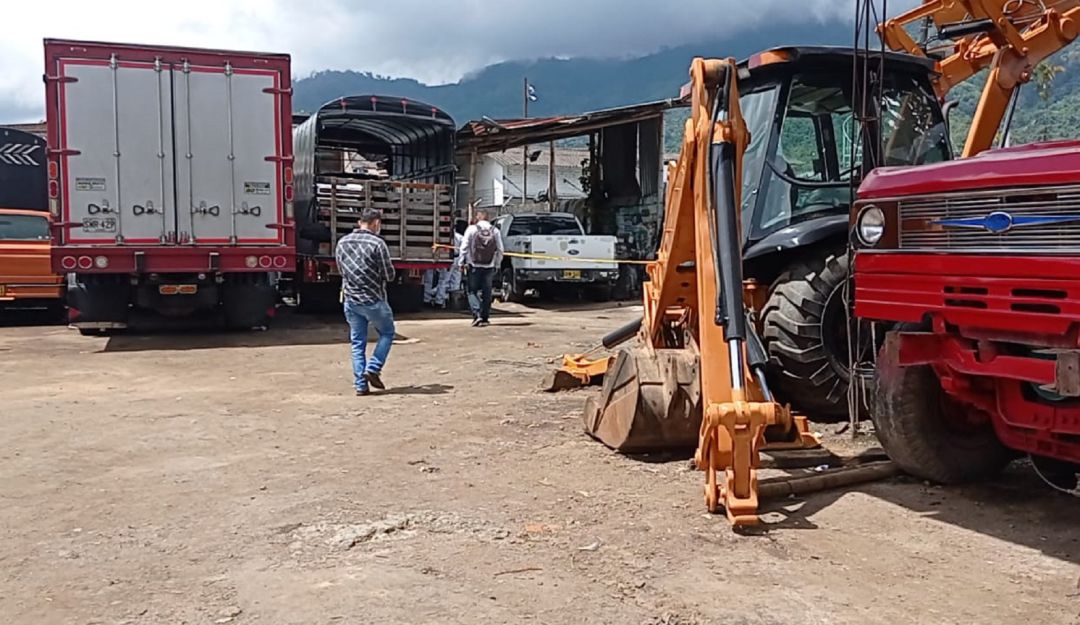 Los agentes de la Sijín hicieron la inspección al cuerpo. Los agentes de la Sijín hicieron la inspección al cuerpo.