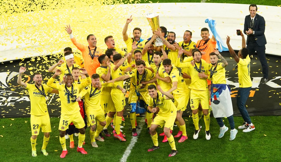 Los jugadores del Villarreal festejan el título de la Liga de Europa. Los jugadores del Villarreal festejan el título de la Liga de Europa.