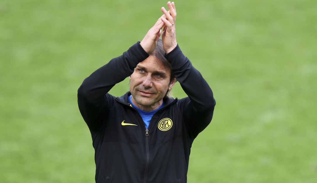 Antonio Conte deja de ser el entrenador del Inter de Milan Antonio Conte deja de ser el entrenador del Inter de Milan