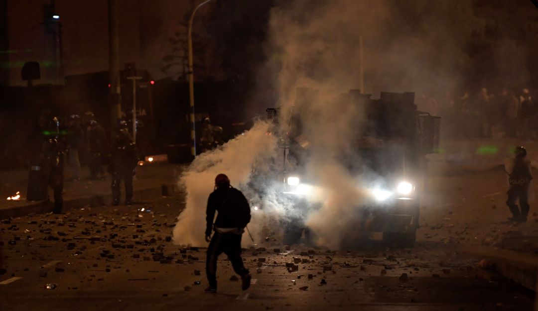 Heridos, daños y bloqueos en nueva noche de disturbios Heridos, daños y bloqueos en nueva noche de disturbios