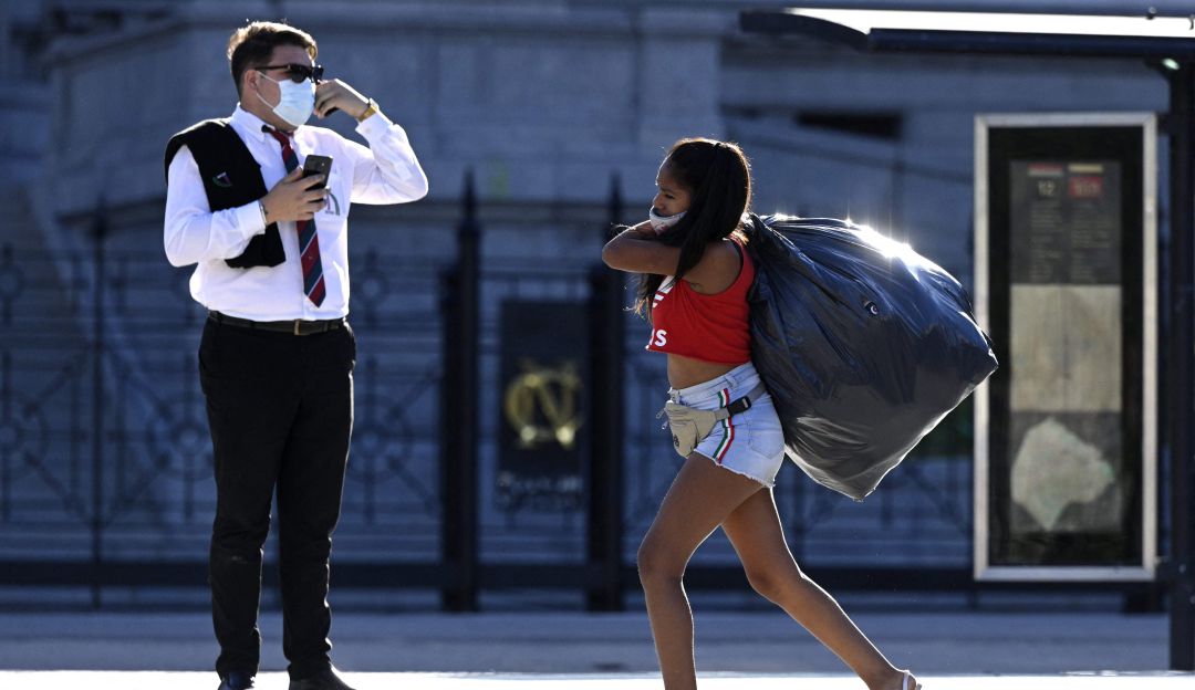 A medida que crece la riqueza de un grupo reducido de latinoamericanos, el grueso de la región cae más en la pobreza. A medida que crece la riqueza de un grupo reducido de latinoamericanos, el grueso de la región cae más en la pobreza.