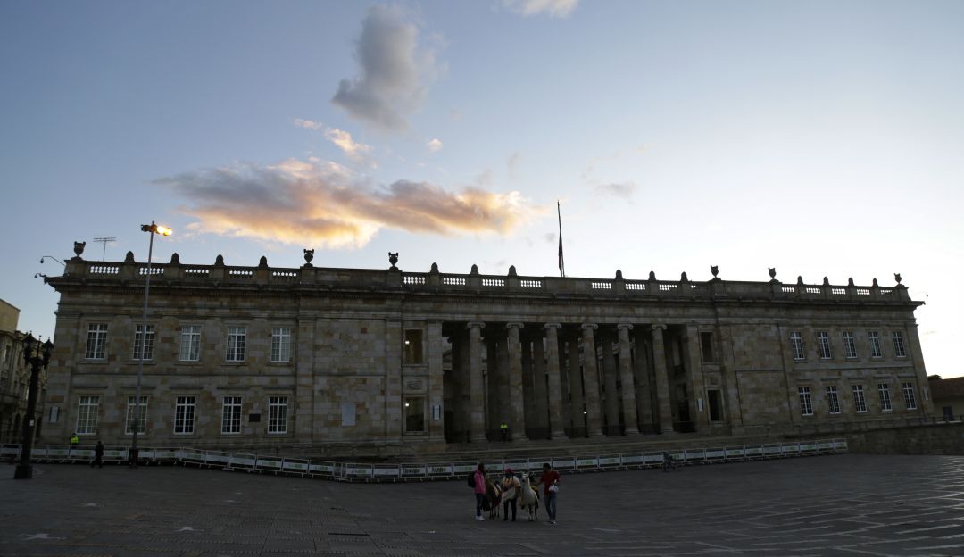 Empresas de Bogotá dispuestas a pagar más impuestos Empresas de Bogotá dispuestas a pagar más impuestos