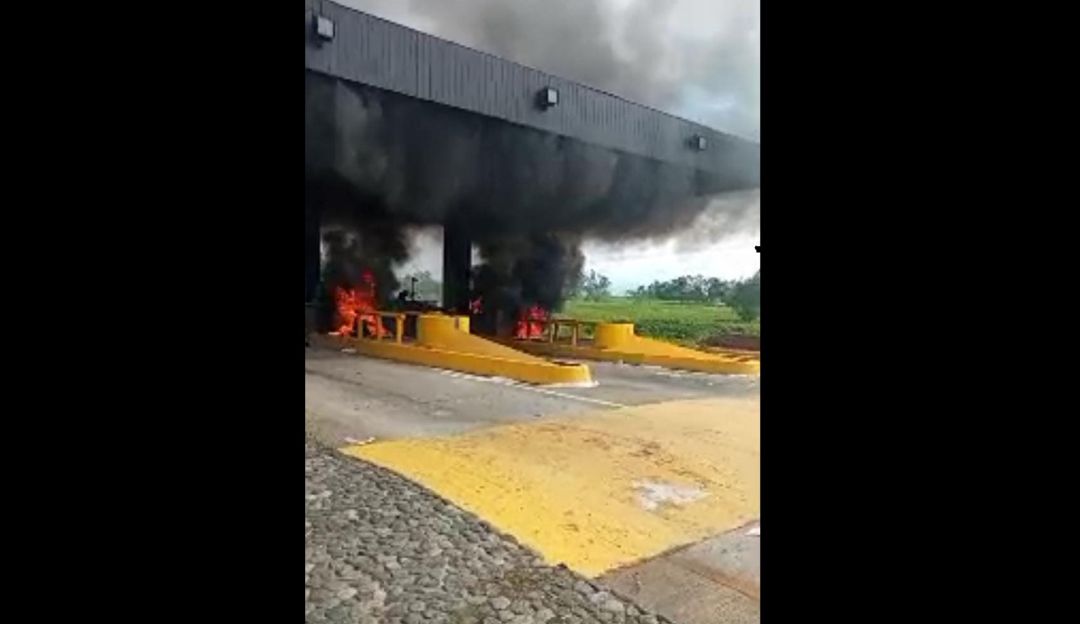 Destruyen otro peaje en el norte del Cauca por encapuchados Destruyen otro peaje en el norte del Cauca por encapuchados