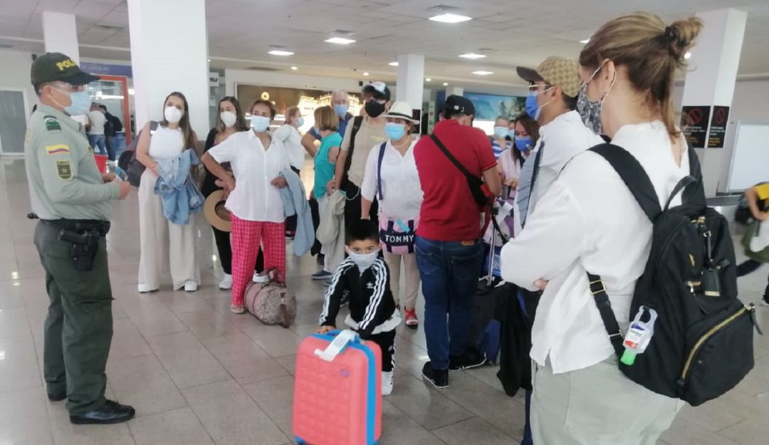 La iniciativa para frenar este flagelo se realiza en agencias viajes y turismo, aeropuerto y la terminal terrestre. La iniciativa para frenar este flagelo se realiza en agencias viajes y turismo, aeropuerto y la terminal terrestre.