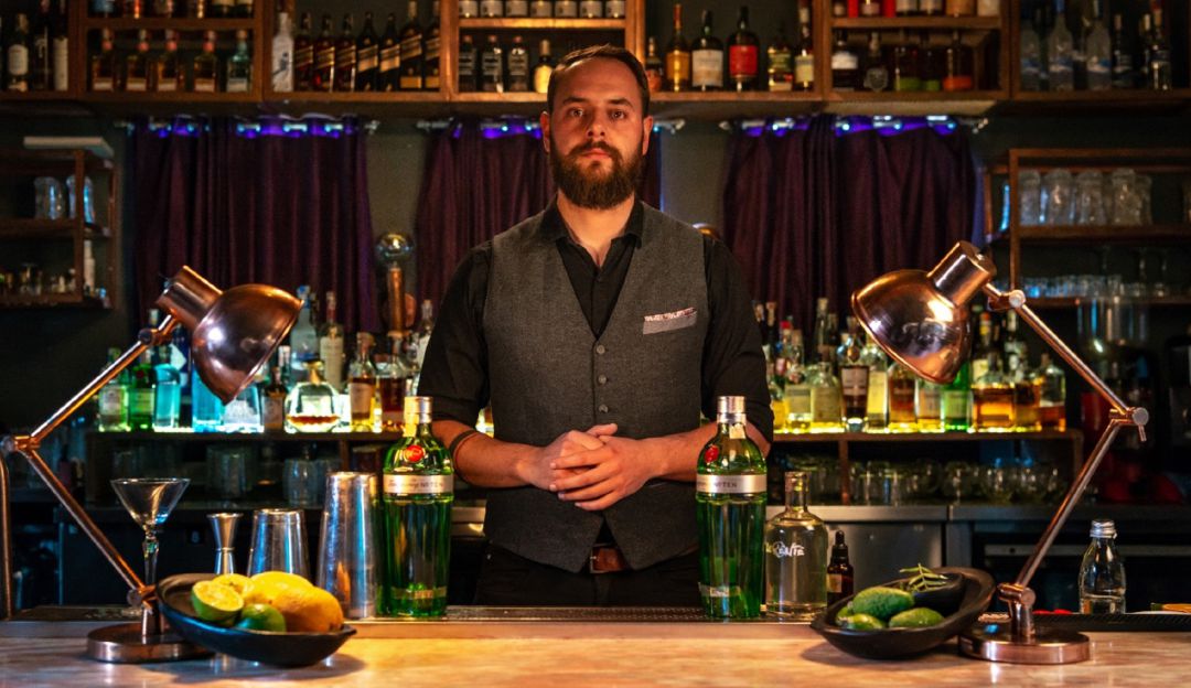 Representará a Colombia del 5 al 8 de julio en el Campeonato Mundial de Bartenders. Representará a Colombia del 5 al 8 de julio en el Campeonato Mundial de Bartenders.