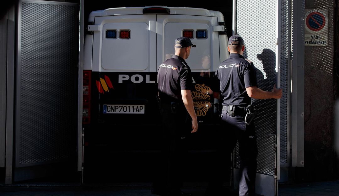 Funcionarios de la Policía Nacional de España. Funcionarios de la Policía Nacional de España.
