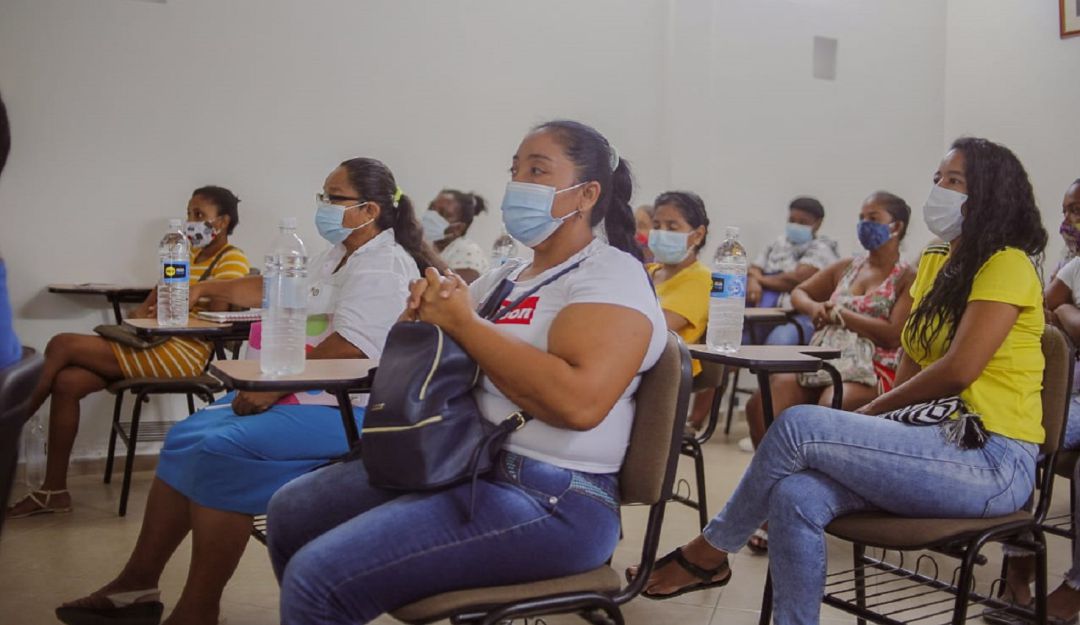 El grupo de beneficiarias será favorecido en procesos de formación y ayuda económica para sus ideas de negocio. El grupo de beneficiarias será favorecido en procesos de formación y ayuda económica para sus ideas de negocio.