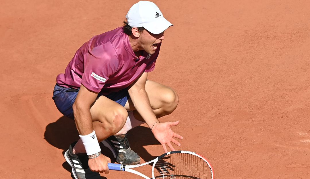 Dominic Thiem se lamenta durante su estreno en Roland Garros. Dominic Thiem se lamenta durante su estreno en Roland Garros.