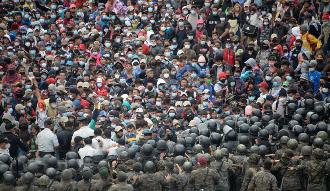 Ante la situación de pandemia y derechos humanos, miles de guatemaltecos buscan cruzar centroamérica hasta llegar a Estados Unidos. Ante la situación de pandemia y derechos humanos, miles de guatemaltecos buscan cruzar centroamérica hasta llegar a Estados Unidos.