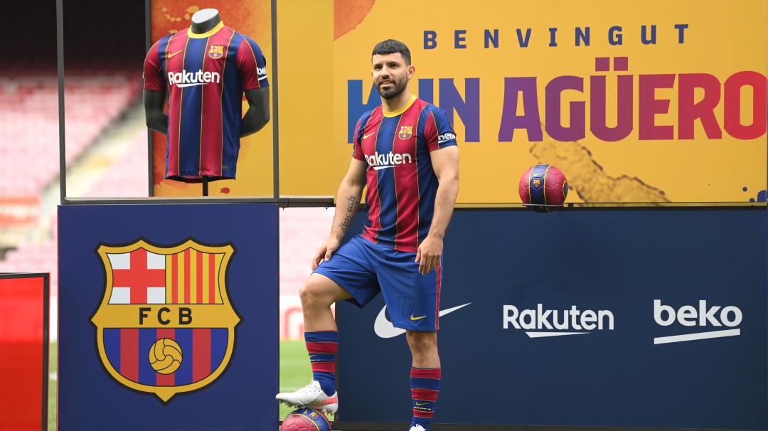 'Kun' Agüero cree que Messi seguirá en el Barcelona y espera jugar con él