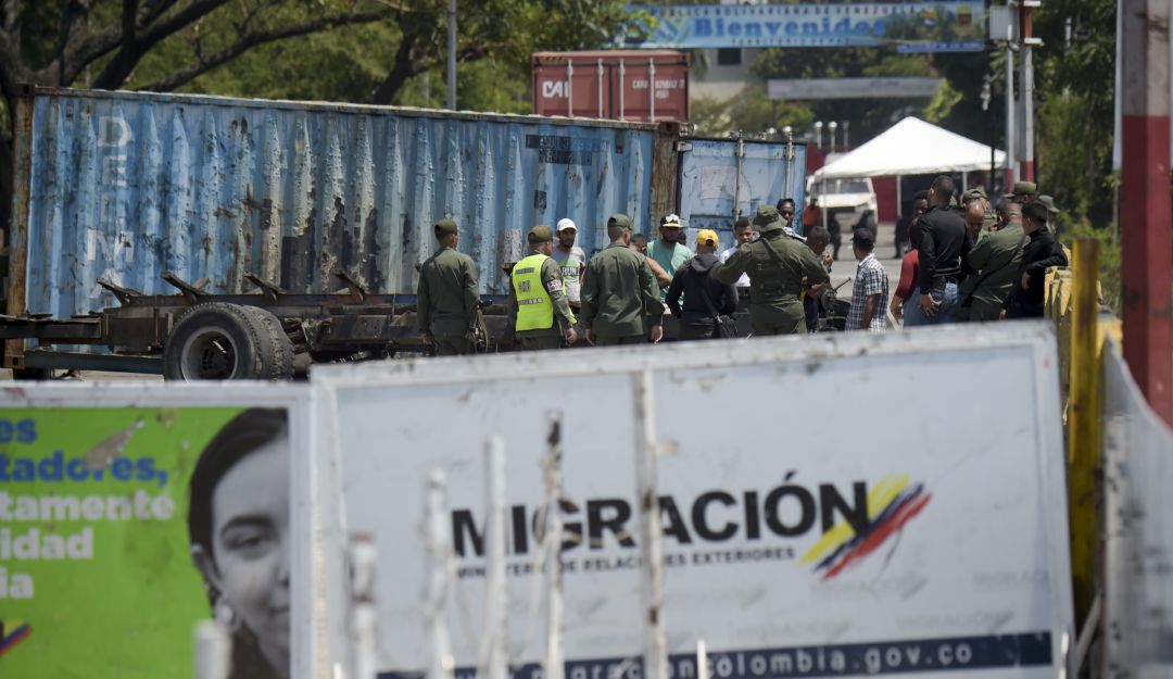 Entrada al estado Táchira desde el lado colombiano. Entrada al estado Táchira desde el lado colombiano.