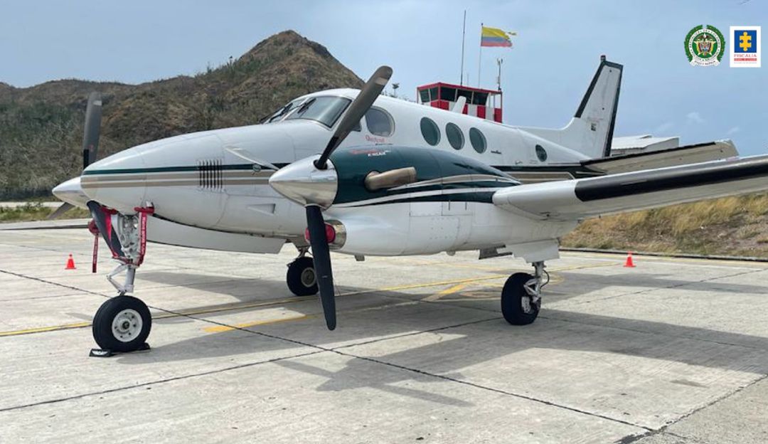 En la aeronave también fueron hallados más de 100 millones de pesos. En la aeronave también fueron hallados más de 100 millones de pesos.