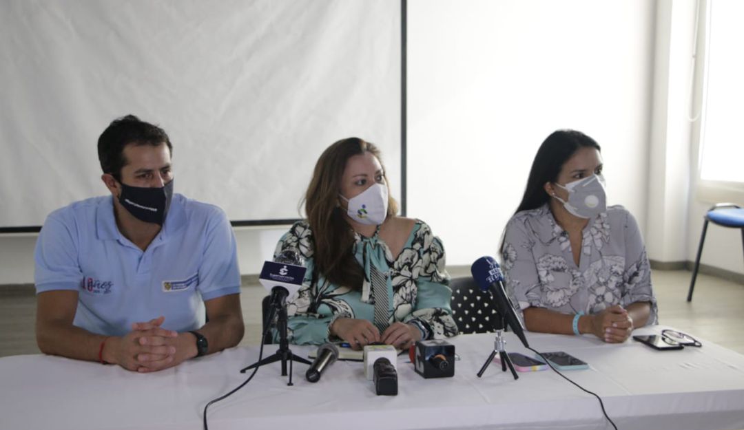 Rueda de prensa donde la Superservicios anuncia que las EPS asumen la prestación de los servicios públicos en las islas de Providencia y Santa Catalina. Rueda de prensa donde la Superservicios anuncia que las EPS asumen la prestación de los servicios públicos en las islas de Providencia y Santa Catalina.