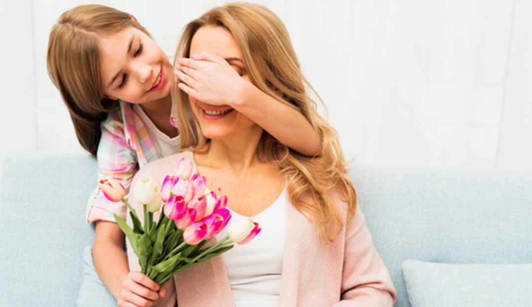 Mamá flores niña. Mamá flores niña.