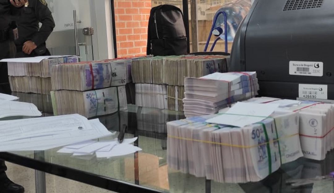 Se adelantan las investigaciones para determinar el origen y destino del dinero. Se adelantan las investigaciones para determinar el origen y destino del dinero.