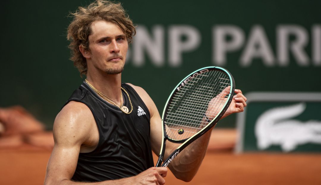 Alexander Zverev festeja su pasó a tercera ronda de París. Alexander Zverev festeja su pasó a tercera ronda de París.