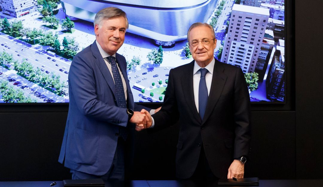 Carlo Ancelotti, junto a Florentino Pérez, en su presentación como nuevo técnico del Real Madrid. Carlo Ancelotti, junto a Florentino Pérez, en su presentación como nuevo técnico del Real Madrid.