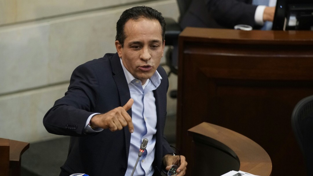 Procuraduría abre investigación disciplinaria al senador Alexánder López