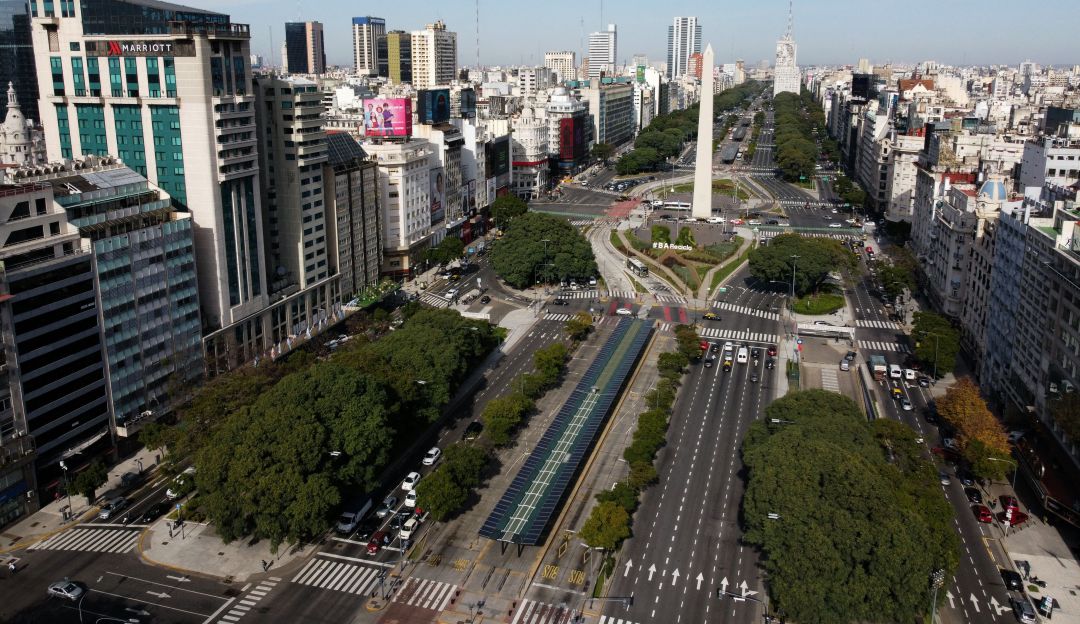 Las calles de Argentina han vuelto a quedar vacías por cuenta de las restricciones para frenar el avance del coronavirus. Las calles de Argentina han vuelto a quedar vacías por cuenta de las restricciones para frenar el avance del coronavirus.