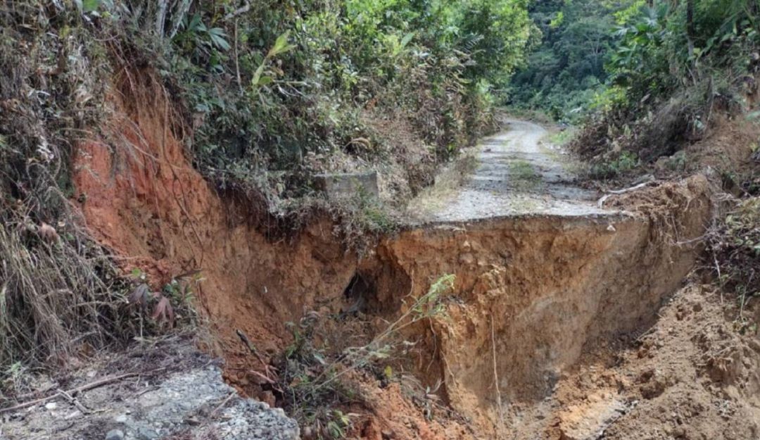 Afectaciones en vías de Samaná Afectaciones en vías de Samaná