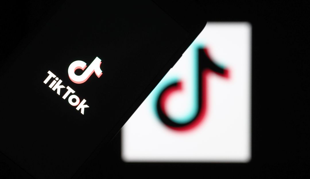 Tik Tok. Tik Tok.