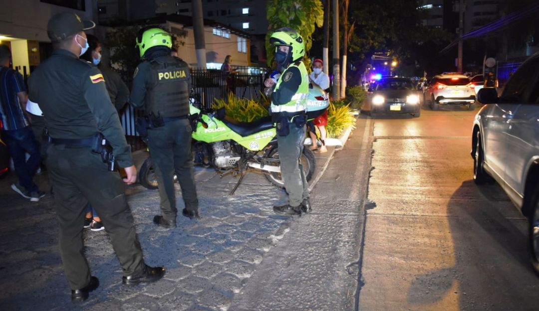 Al parecer pretendían hurtarle un reloj Rolex a un comerciante en Bocagrande y se presentó un intercambio de disparos Al parecer pretendían hurtarle un reloj Rolex a un comerciante en Bocagrande y se presentó un intercambio de disparos
