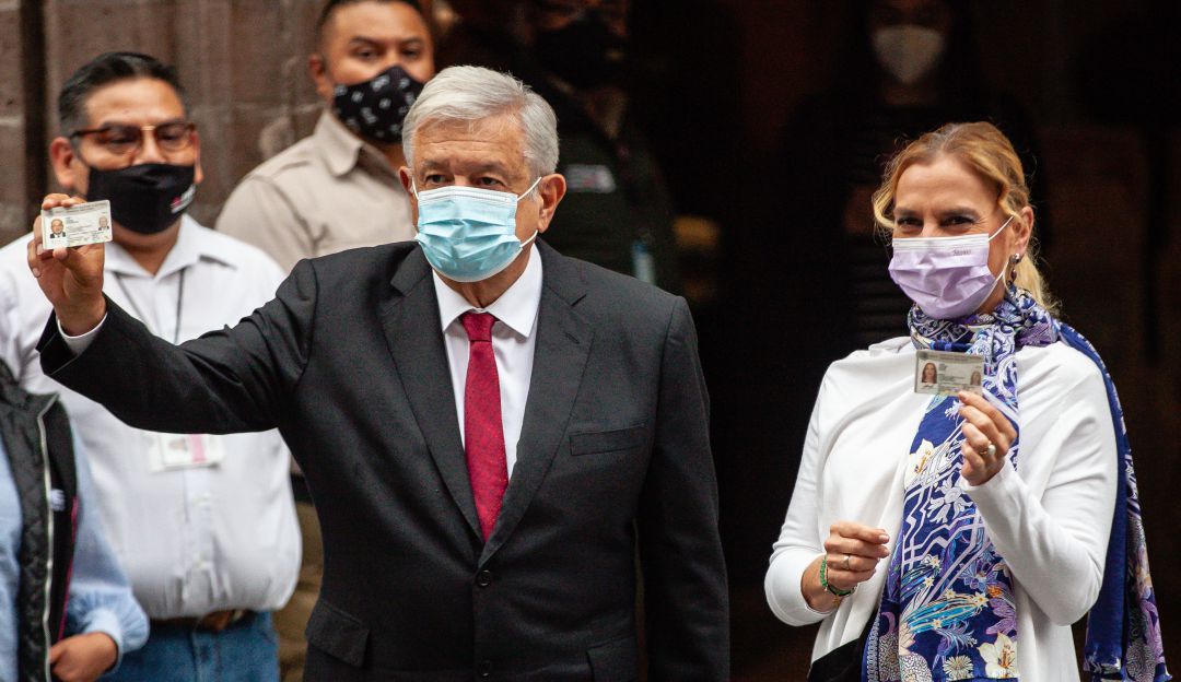El presidente López Obrador tras emitir su voto El presidente López Obrador tras emitir su voto