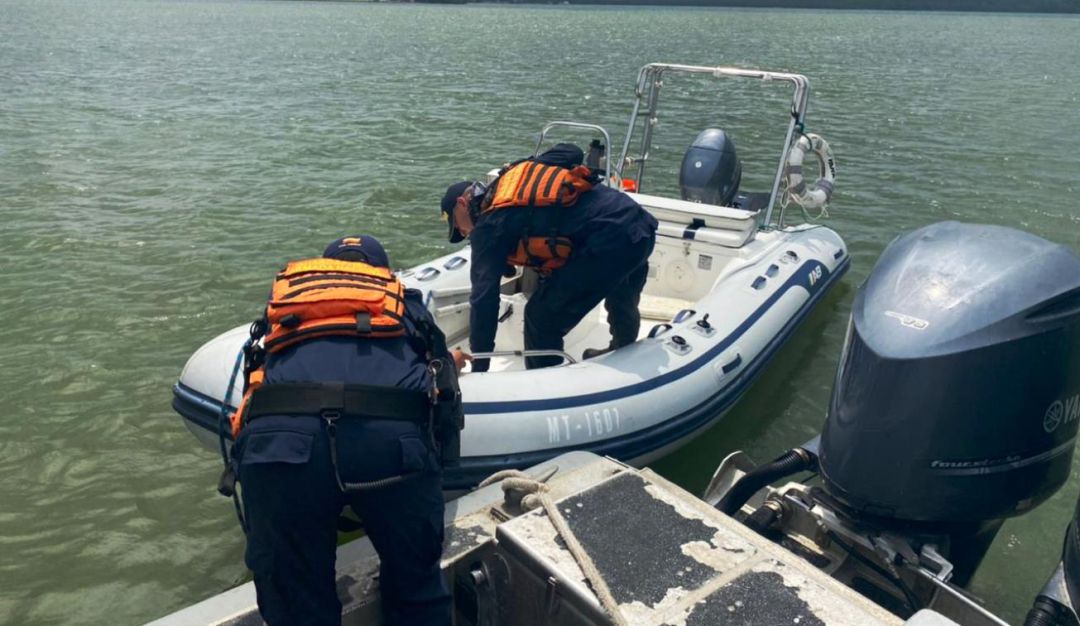 Armada recupera bote que habría sido robado en cercanías a Cartagena Armada recupera bote que habría sido robado en cercanías a Cartagena