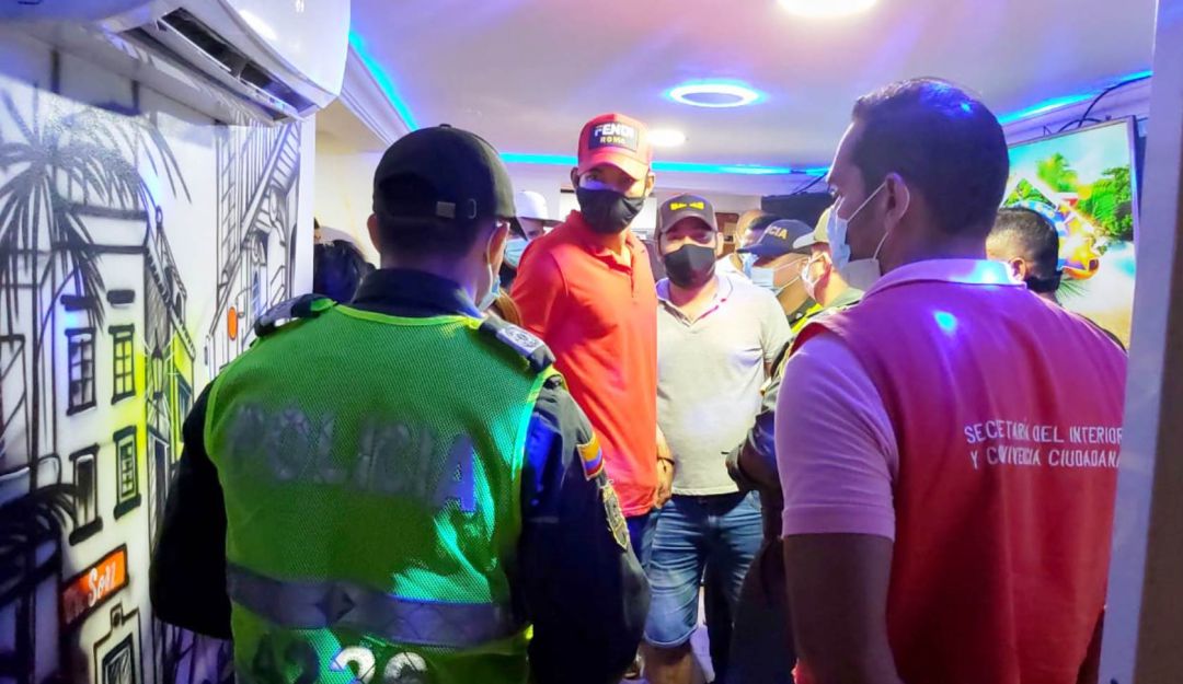 Además fueron sancionados cuatro establecimientos nocturnos en caravanas de seguridad Además fueron sancionados cuatro establecimientos nocturnos en caravanas de seguridad