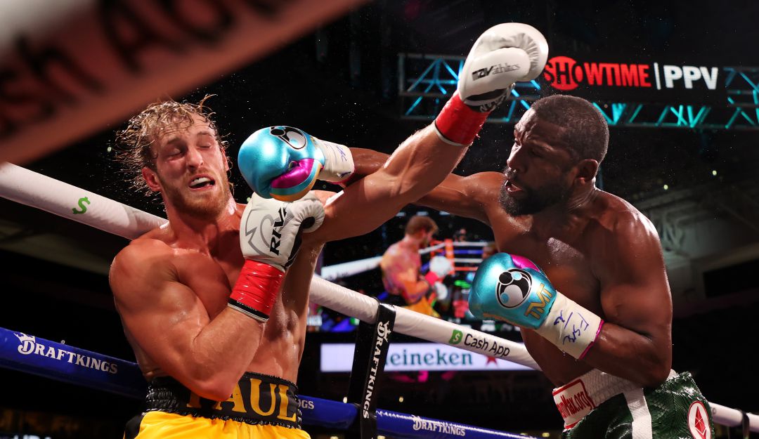 Floyd Mayweather domina a Logan Paul en un criticado show de boxeo Floyd Mayweather domina a Logan Paul en un criticado show de boxeo